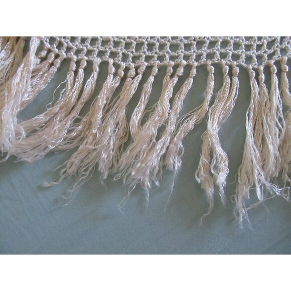 Antique White Victorian heavy silk round table cover with tassels 58 inch - Picture 6 of 8